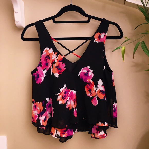 Decree | Floral Sleeveless Blouse - Picture 2 of 4